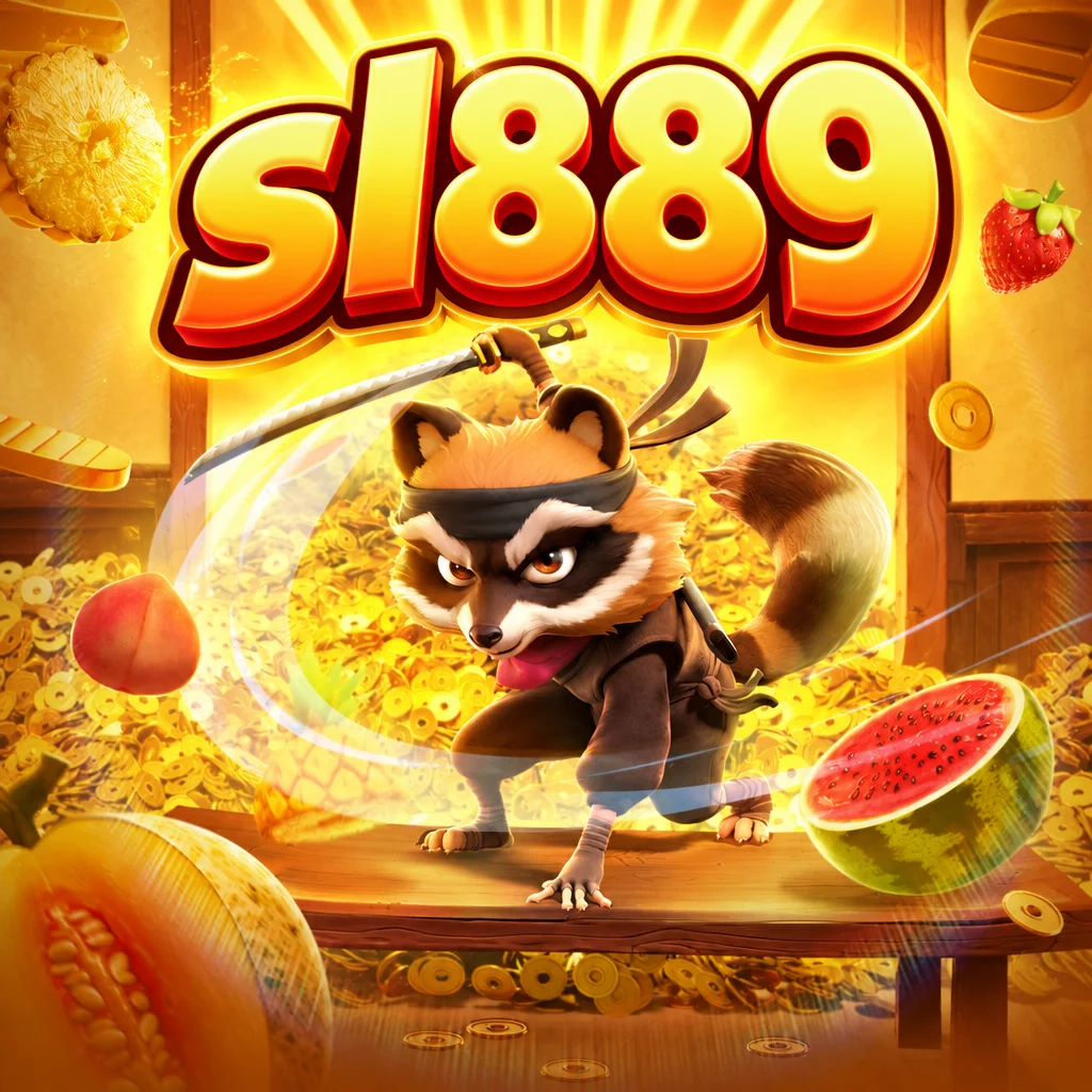 sl889 Ninja Raccoon menampilkan karakter rakun ninja berpedang dengan buah-buahan terpotong dan koin emas